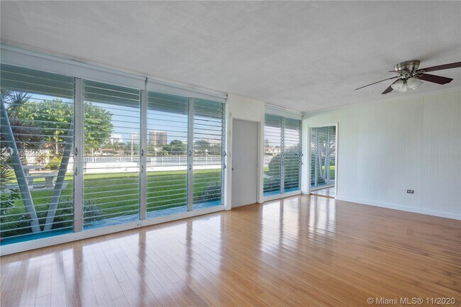 Building Photo - 10143 E Bay Harbor Dr