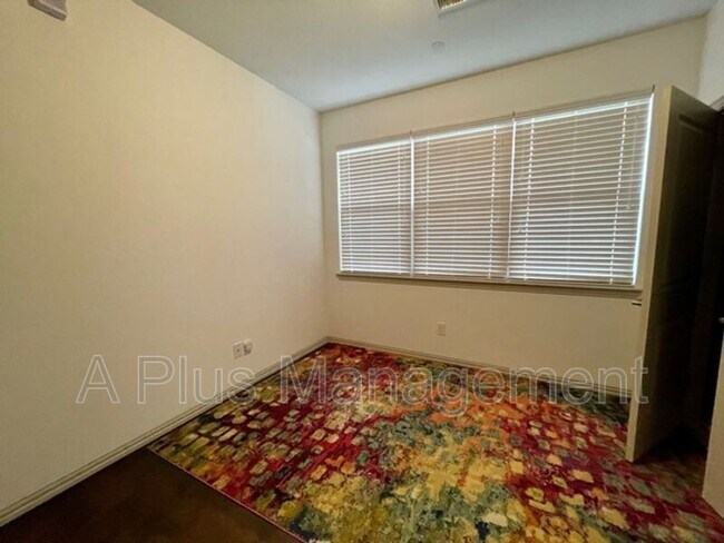 Building Photo - 4670 Rhett Ln