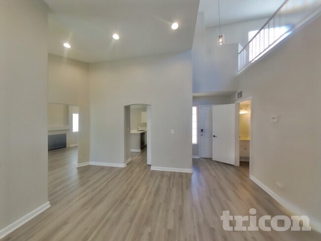 Foto del edificio - 274 Spring Hills Ln