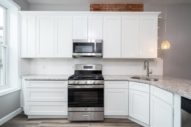 Building Photo - 282 Whiton St