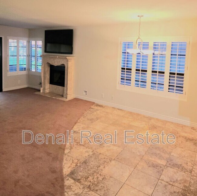 Foto del edificio - 8700 E Mountain View Rd
