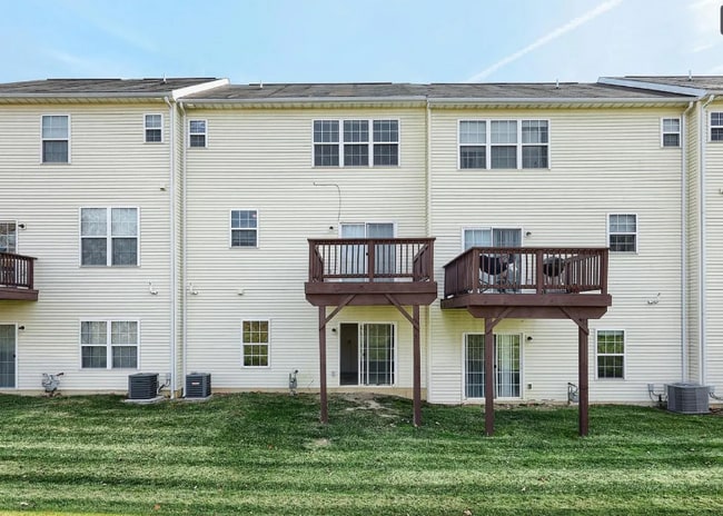 Building Photo - 2304 Sunny Hill Cir