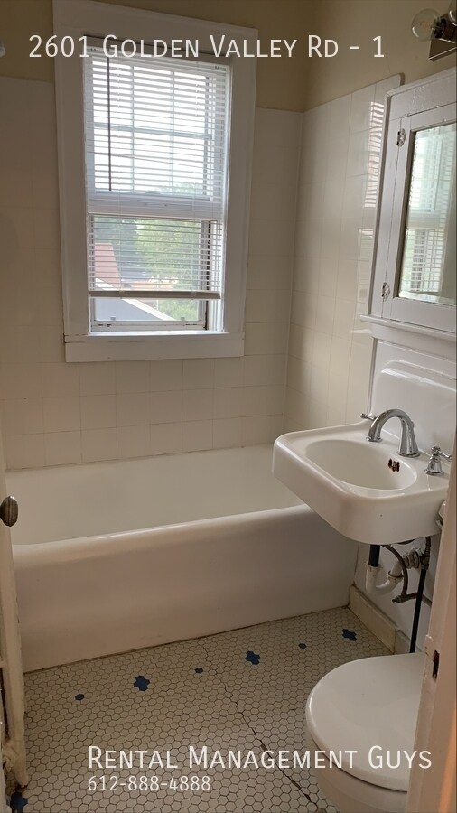 Foto del edificio - Beautiful 1 Bedroom Apartment! Hardwood Fl...