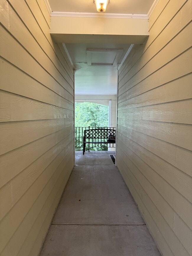 Building Photo - 513 Meadowland Ct
