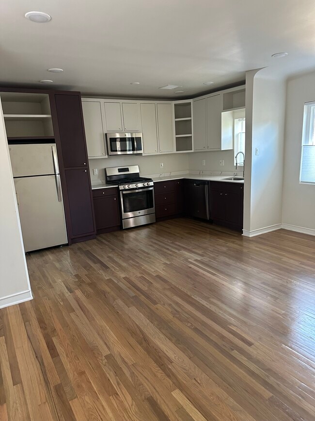 Building Photo - 310 E Baltimore Dr