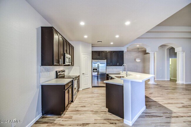 Foto del edificio - 8632 S 10th Ln