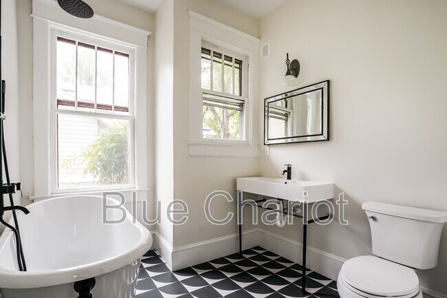 Foto del edificio - 2607 Chapel Hill Rd