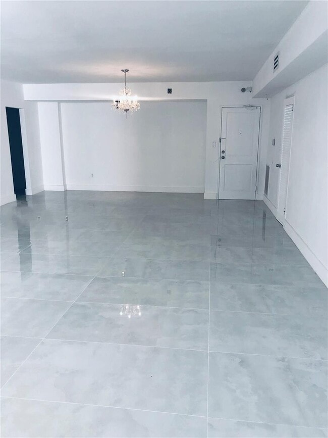 Building Photo - 10185 Collins Ave