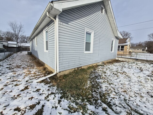 Building Photo - 2607 Lincoln St