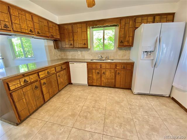 Foto del edificio - 6724 Yarrow St
