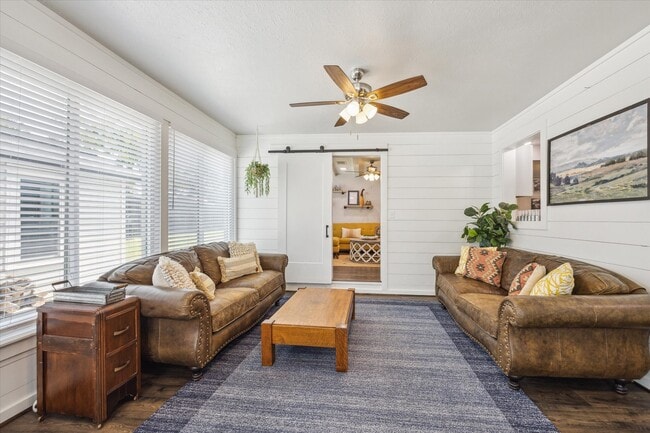 Foto del edificio - 711 S Tesch St