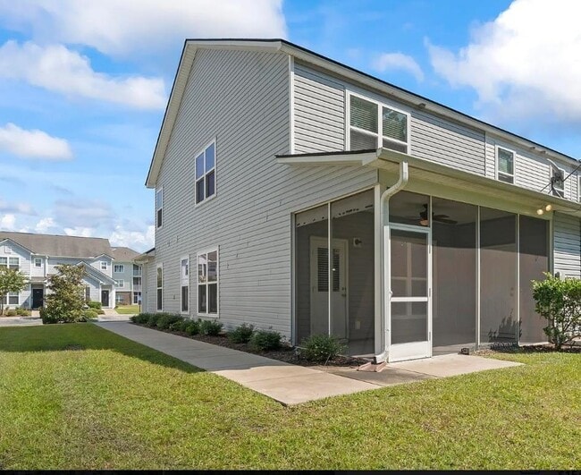 Building Photo - 301 Castle Dr