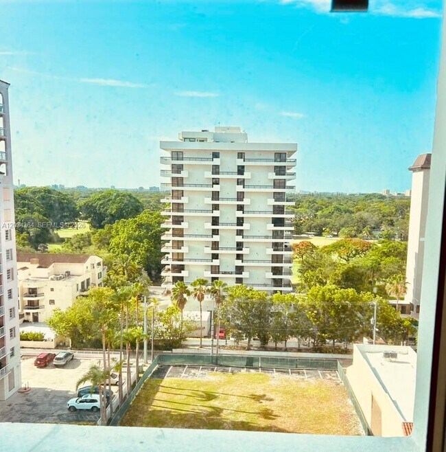 Foto del edificio - 700 Biltmore Way
