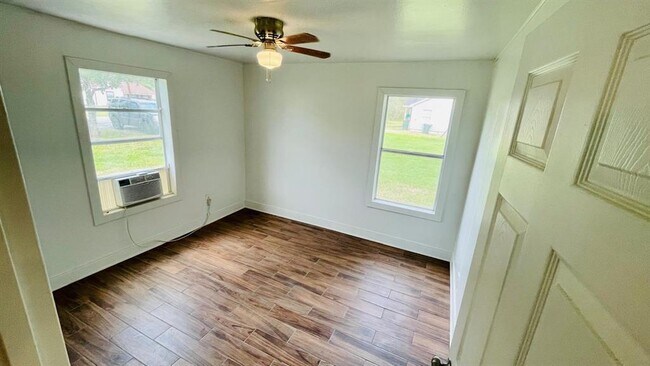 Foto del edificio - 1745 Rivercrest St