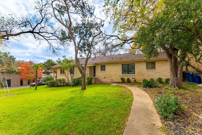 Building Photo - Beautiful 3 bedroom/2.5 bathroom home in T...