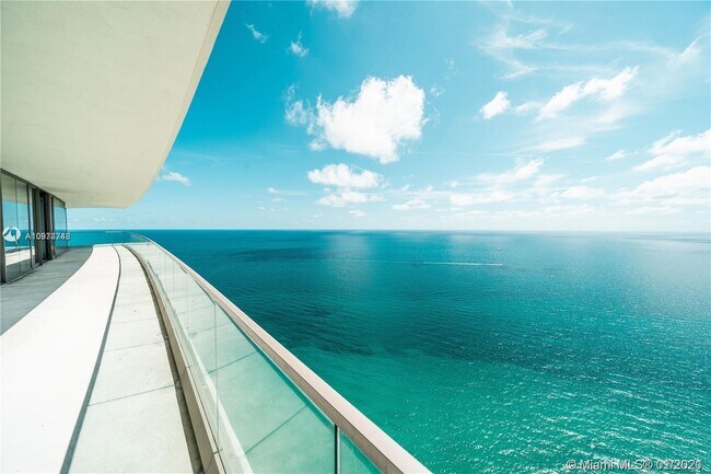 Foto del edificio - 18975 Collins Ave