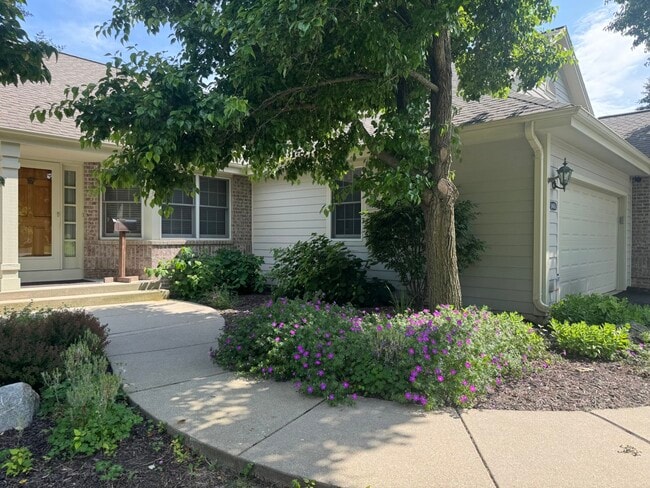 Building Photo - 18465 Stonehedge Dr