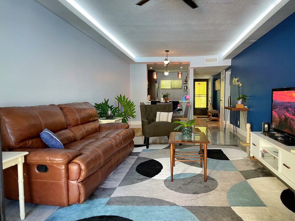 Foto principal - 2450 NE 15th Ave