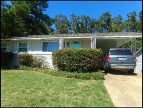 Building Photo - 9910 Brooks Ln