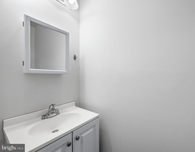 Building Photo - 644 Shore Forest Dr