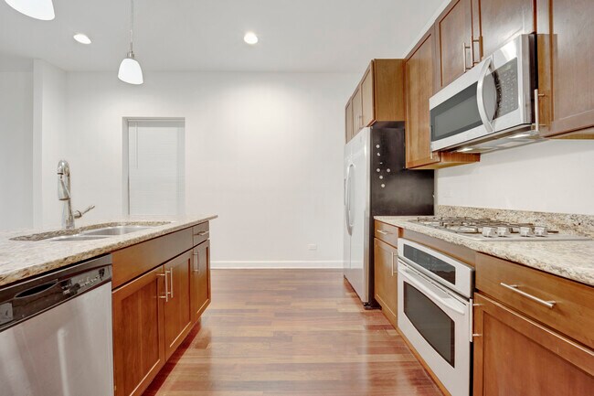 Building Photo - 1010 W Dakin St