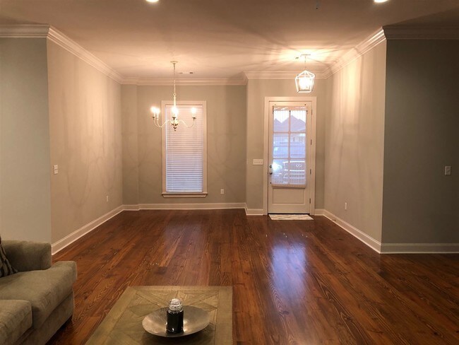 Foto del edificio - 105 Locust Ln