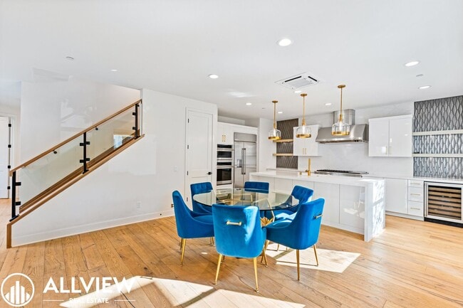 Building Photo - Coastal Modern 5 Bed/4 Bath Home Available...