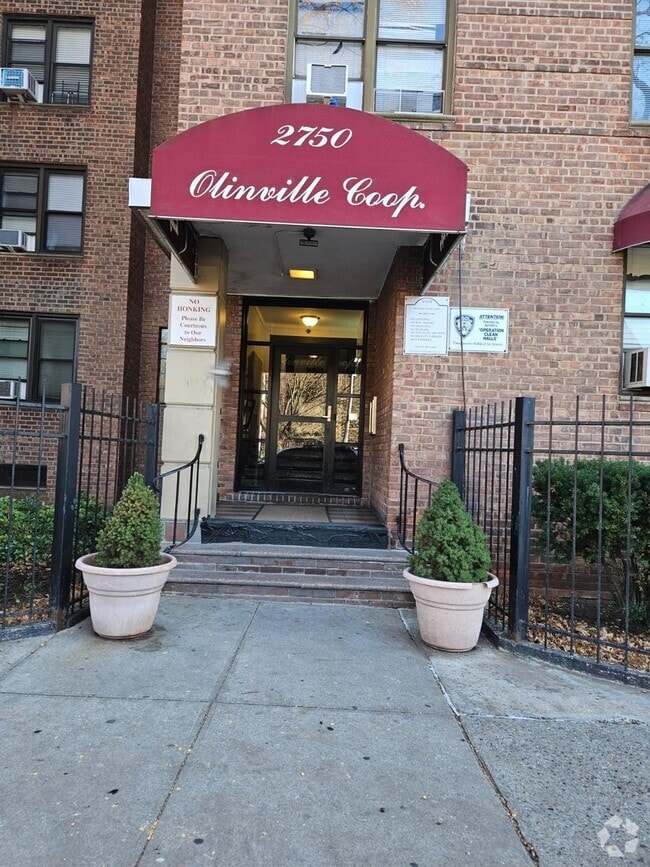 Building Photo - 2750 Olinville Ave