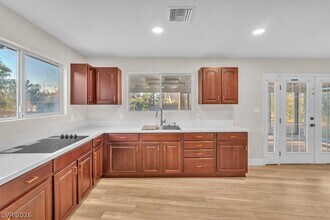 Building Photo - 2868 Vista Del Sol Ave