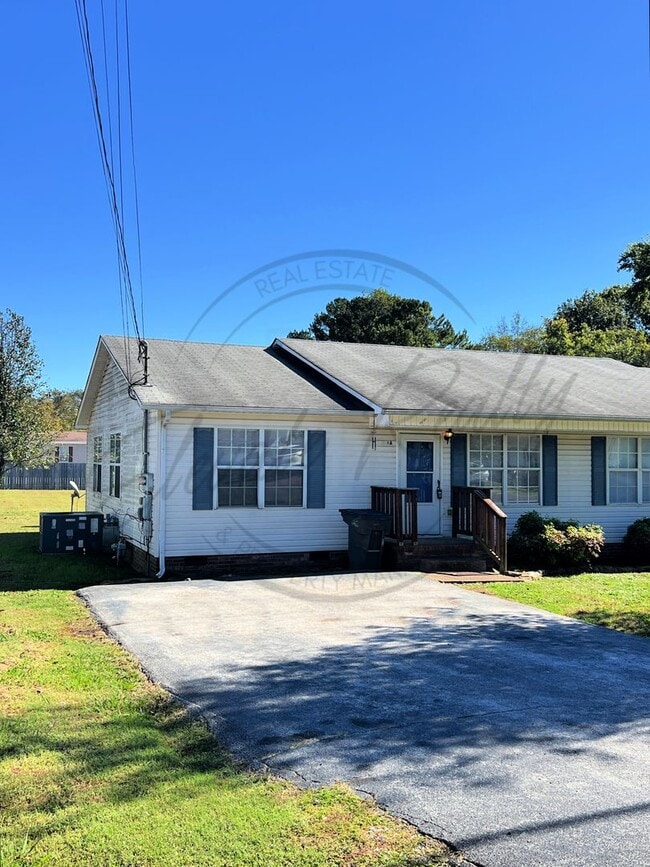 Building Photo - 220 Nowlin Dr