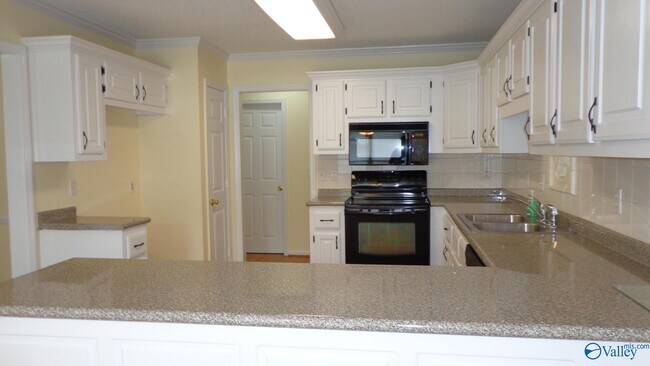 Foto del edificio - 225 Sawmill Rd