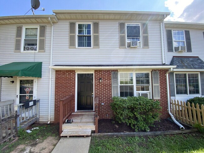 Foto del edificio - 624 Highview Ct
