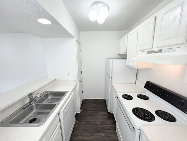 2BD, 1BA (de VC) - Cocina - Kimberly Club Apartments