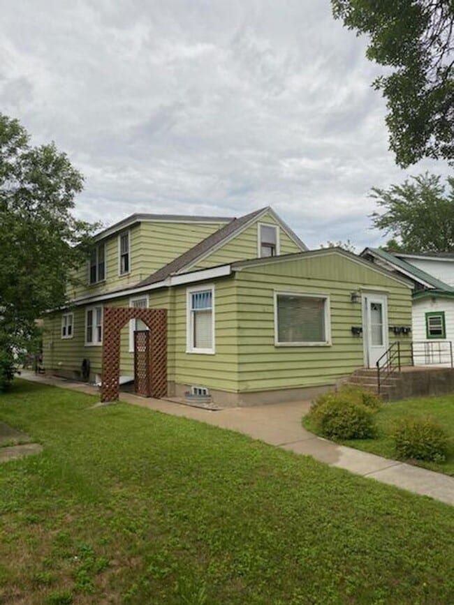 Building Photo - 2023 Hibbing