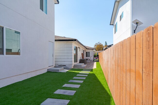 Building Photo - 5041 Art St