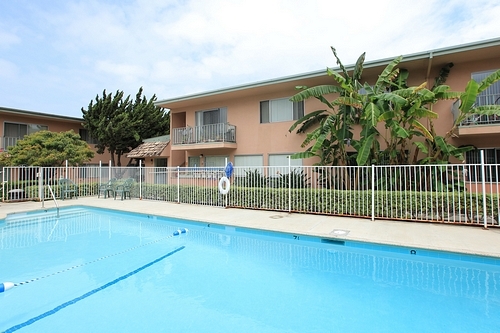 Piscina - Camelot Apartments