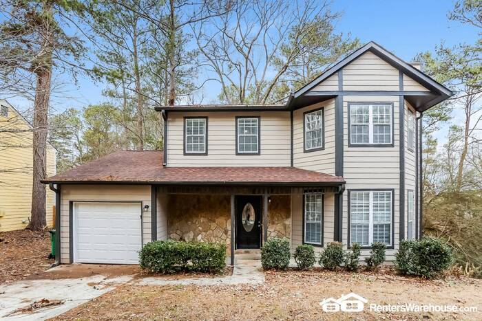 Primary Photo - Traditional home convenient to I20 or 285 ...