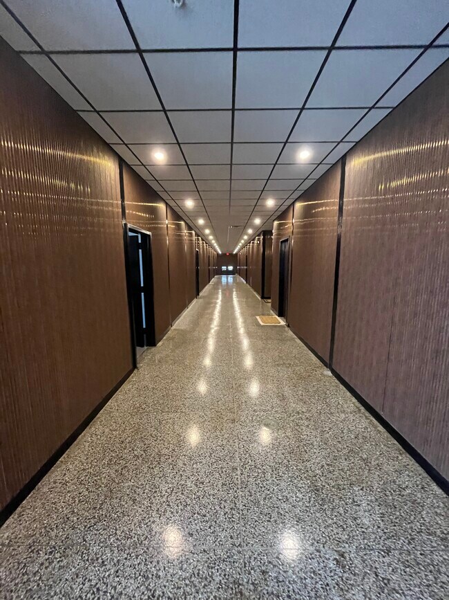 Foto del edificio - 64 Sand Creek Rd