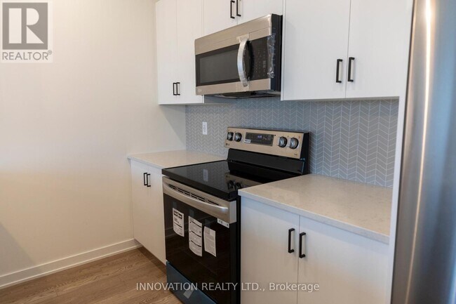 Building Photo - 775 Maverick Cres