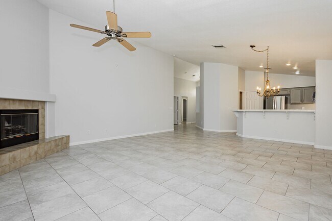 Building Photo - Peccole Ranch 3 Bed 2 Bath Gated Ascot Park Beauty