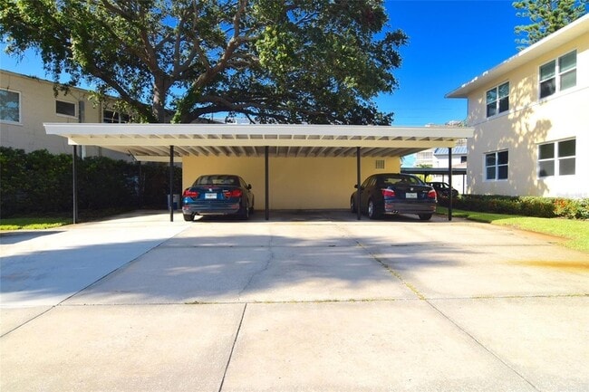 Building Photo - 606 12th Ave NE