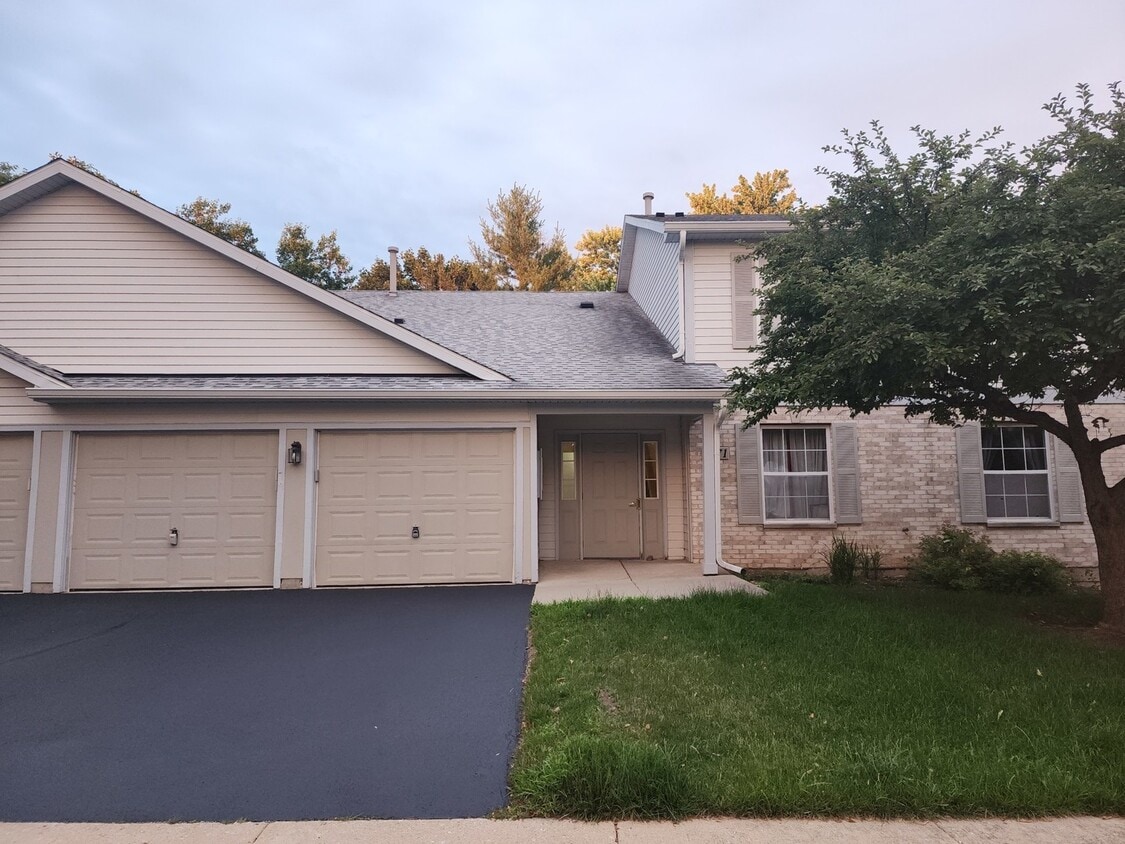 Primary Photo - 1171 N Red Oak Cir