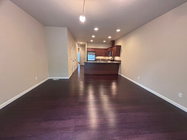 Foto del edificio - 3 Bedroom Townhouse with attached garage! ...