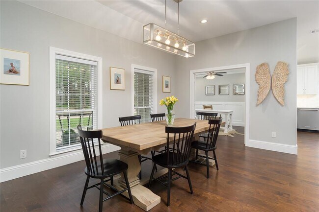 Foto del edificio - 722 Thistlewood Dr