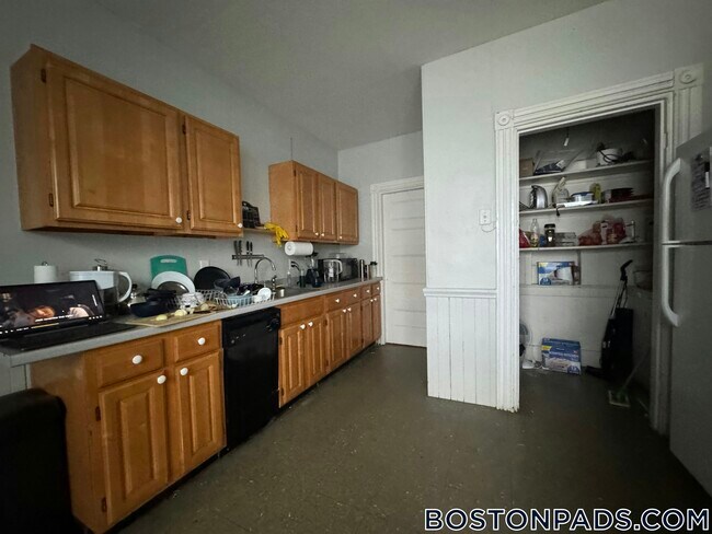 Building Photo - 140 Calumet St