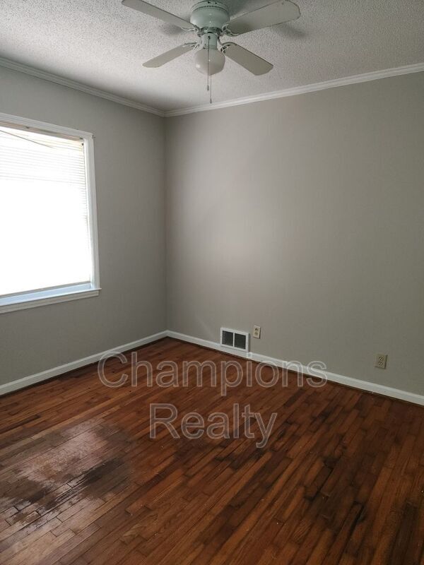 Foto del edificio - 5415 Eugenia Ave