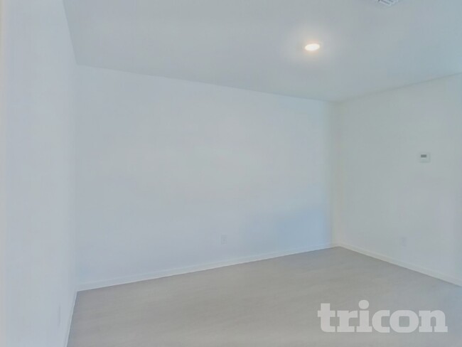 Foto del edificio - 10700 Dusty Rnch Rd