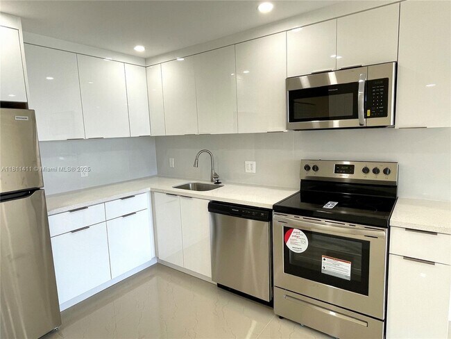 Foto del edificio - 16851 NE 23rd Ave