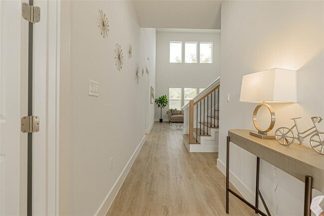Foto del edificio - 6006 Jerrycrest Dr