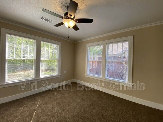 Foto del edificio - 1405 Hanger St